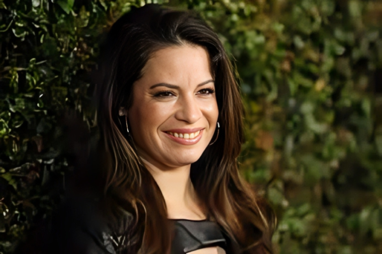 holly marie combs net worth